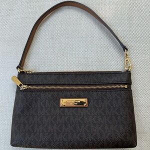 Michal Kors Classic Print Wristlet in great condition!